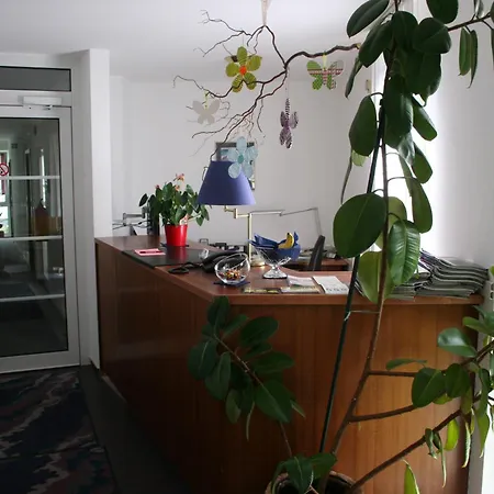 Garni 3* Rosbach vor der Höhe