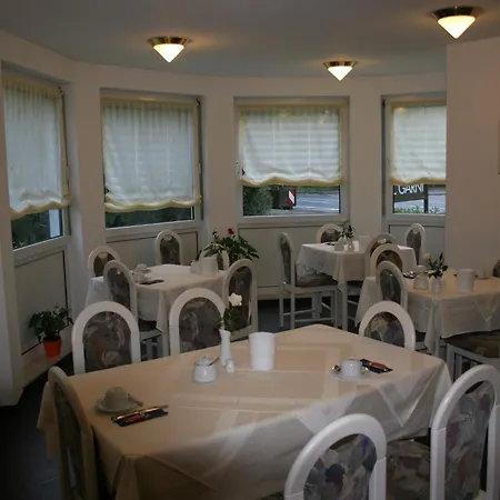Garni 3* Rosbach vor der Hohe